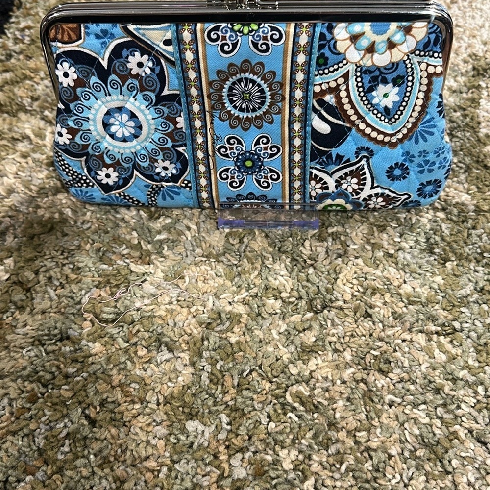 Vera Bradley Bali Blue Double Kiss Kiss Lock Clutch Floral Blue Liner NWOT - Picture 11 of 13